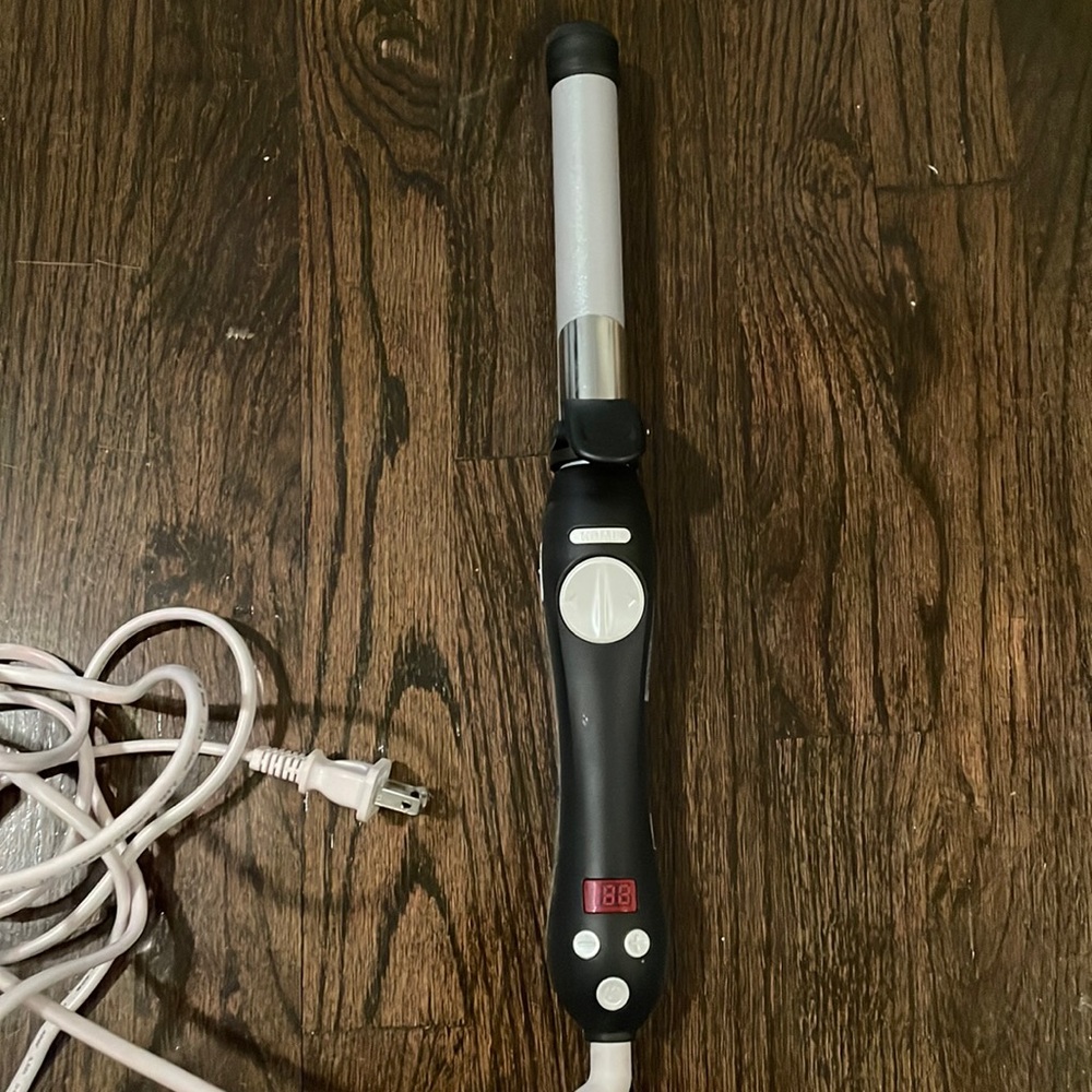 Beachwaver curling iron
